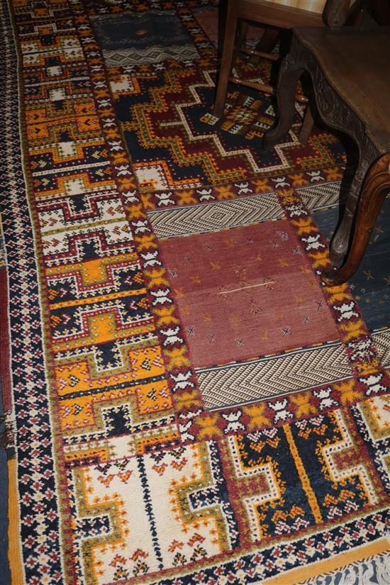 A Kashan carpet, 13ft 2in. x 9ft 8in.